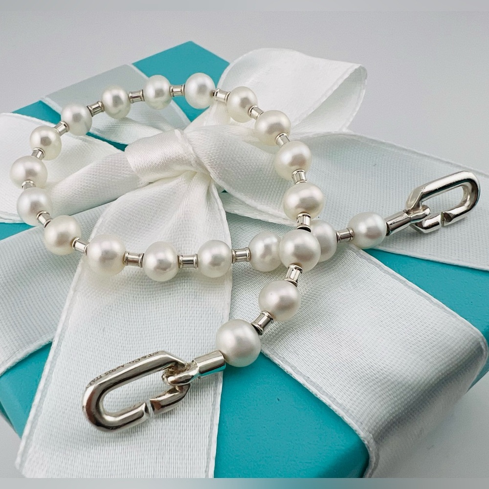 Elegant Silver and White Pearl Bracelet